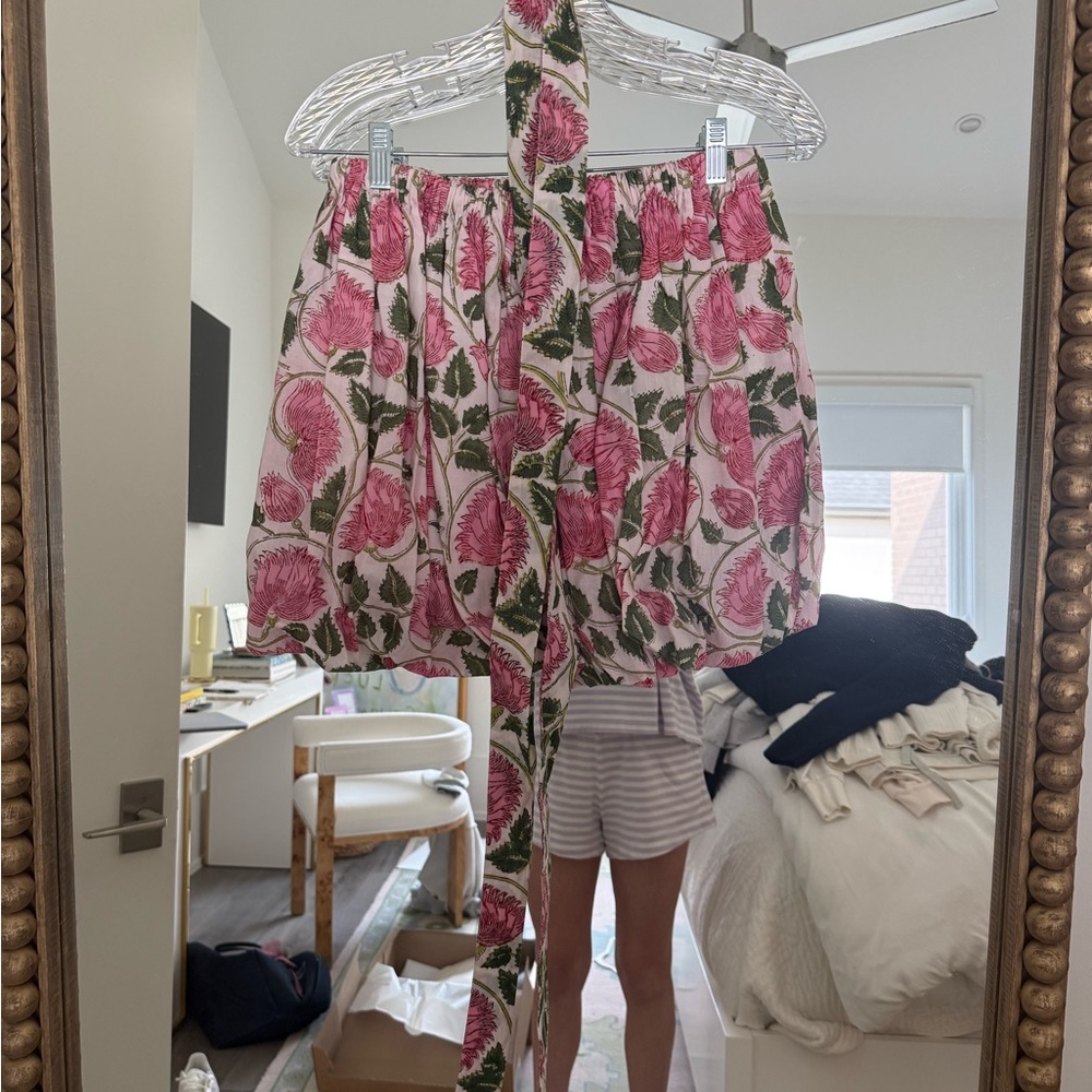 Boutique bubble too with neck tie